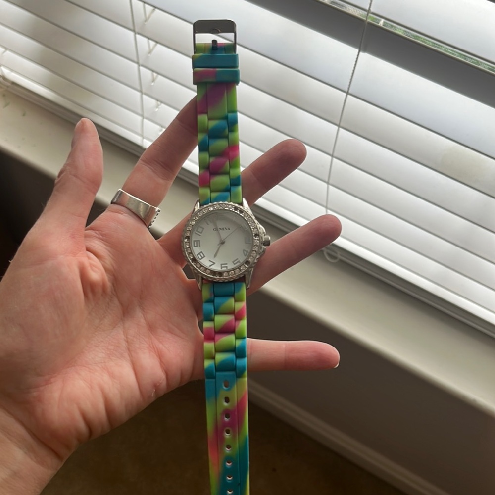 Vintage watch face some rhinestones have fallen out needs battery